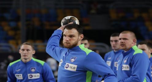 اتحاد اليد يرد على ادعاء التسمم: سلوفينيا رفضت فحص اللاعبين.. وبيلا روسيا قاسمتهم "البوفيه"